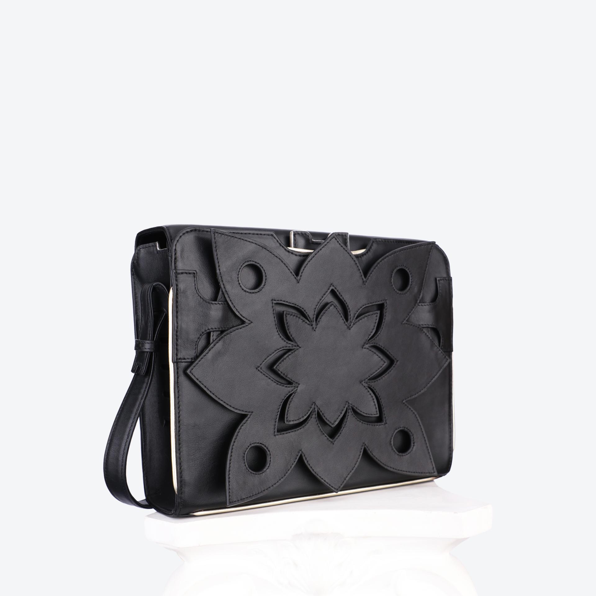 HIENTE HOLLAND